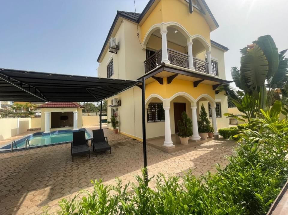 3 BEDROOMS FULLY FURNISHED HOUSE FOR SALE AT BARAKA ESTATE WITH A SWIMMING POOL